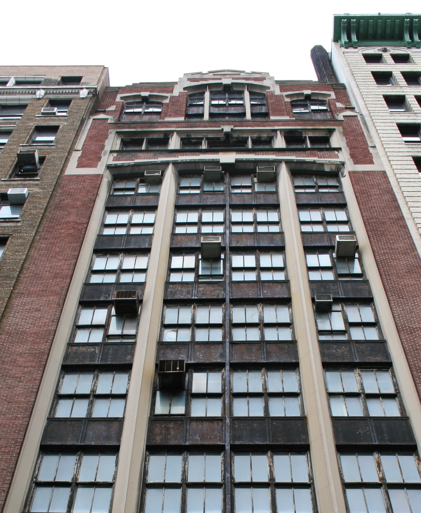 Facade of 114 East 25th Street before the building renovation